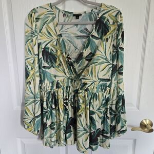 Torrid Tropical Leaves Blouse Torrid Size 1 Green Size 1X